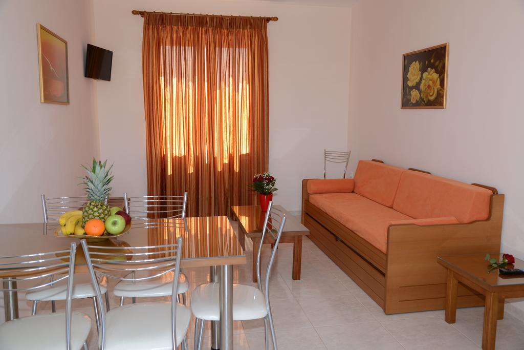 Maria'S Filoxenia Suites Drepano  Ngoại thất bức ảnh