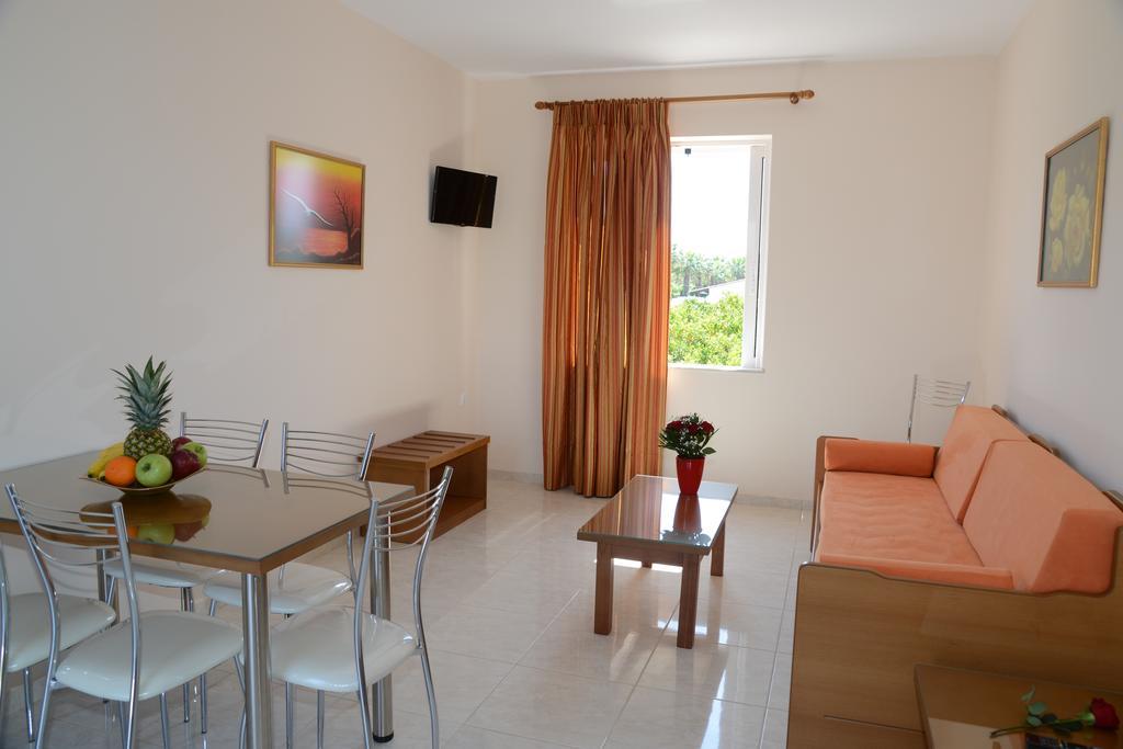 Maria'S Filoxenia Suites Drepano  Ngoại thất bức ảnh