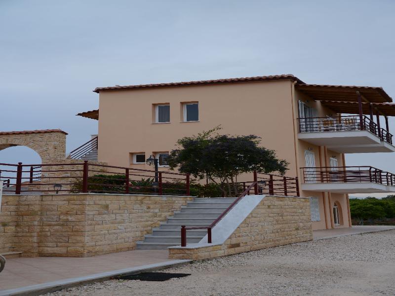 Maria'S Filoxenia Suites Drepano  Ngoại thất bức ảnh