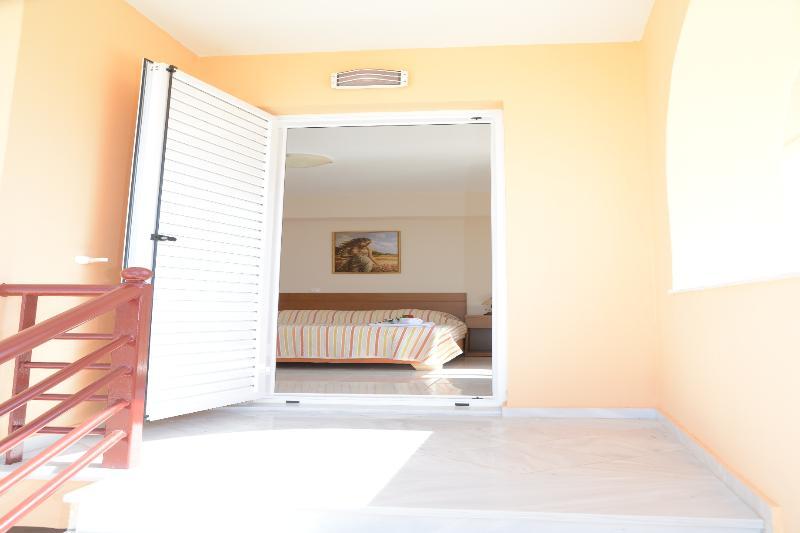 Maria'S Filoxenia Suites Drepano  Ngoại thất bức ảnh